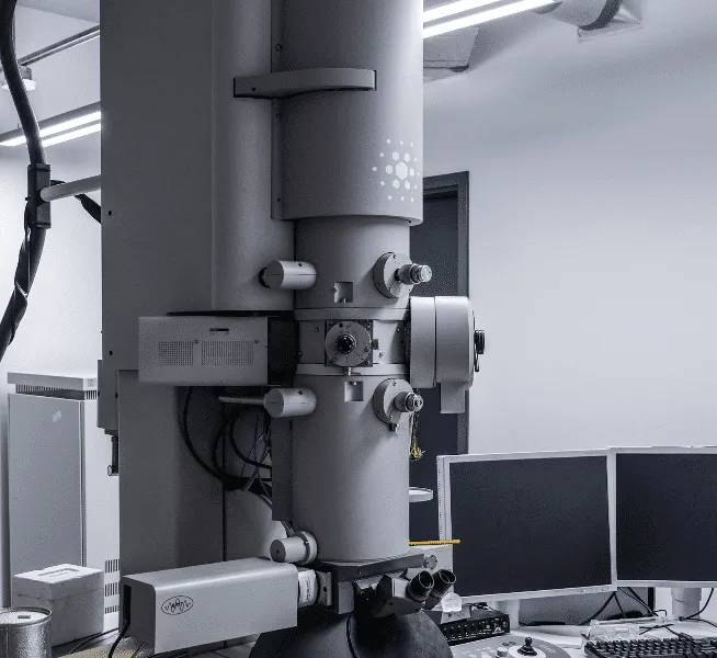 Working principles and components of an electron microscope