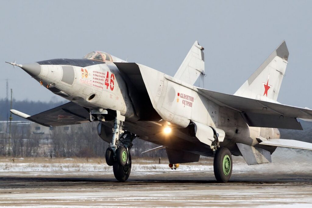 MiG-25-front-left